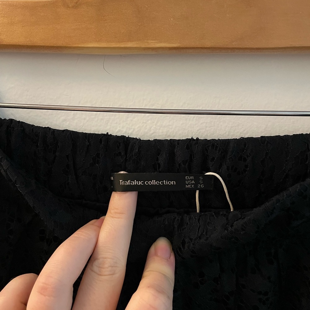 🦋3/$50 Zara Dark Academia Indie Glam Navy Lace Mini Midi Skirt Gold Trim S - Picture 4 of 5